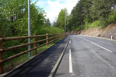 NOV ASFALT IN PLOČNIK CERKNICA 01 FOTO LJUBO VUKELIČ